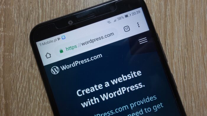 WordPress.com stranica otvorena je na mobilnom telefonu