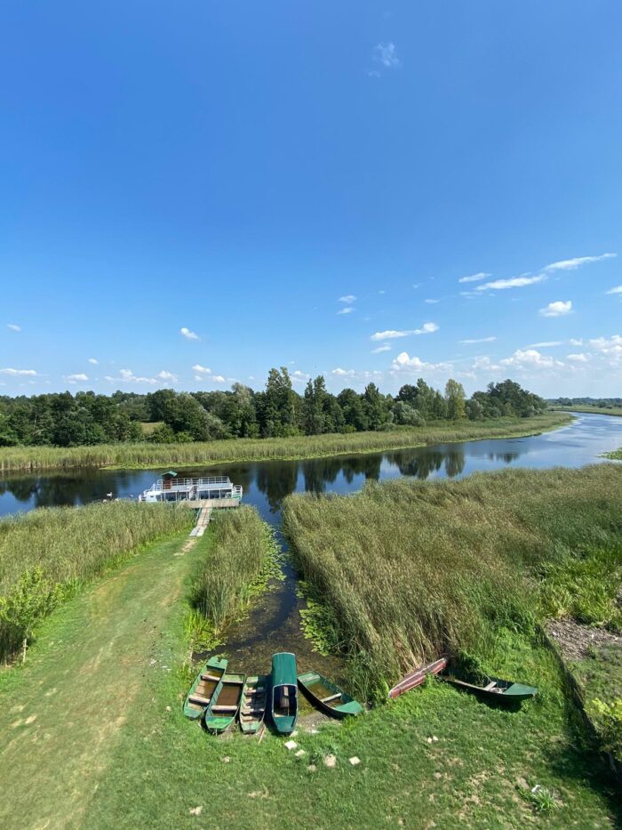 Turistički brod Umbra i čamci na Zasavici