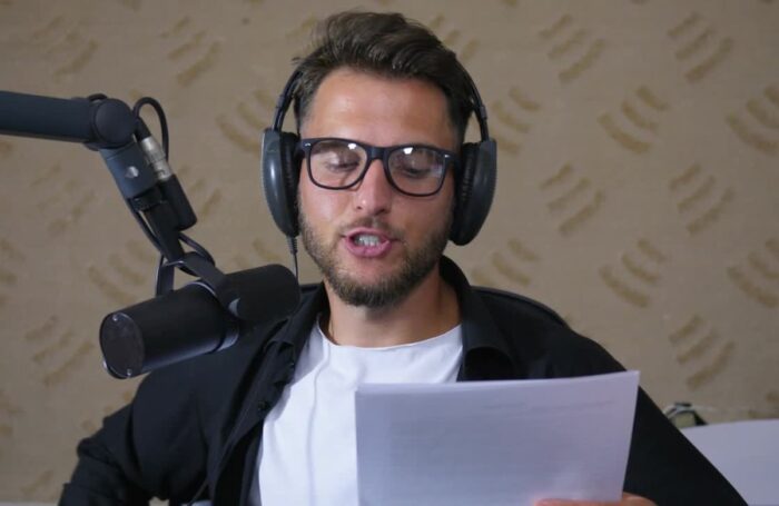 Radio pruža direktnu, jeftinu i efektivnu lokalnu reklamu sa snažnim pozivom na akciju.